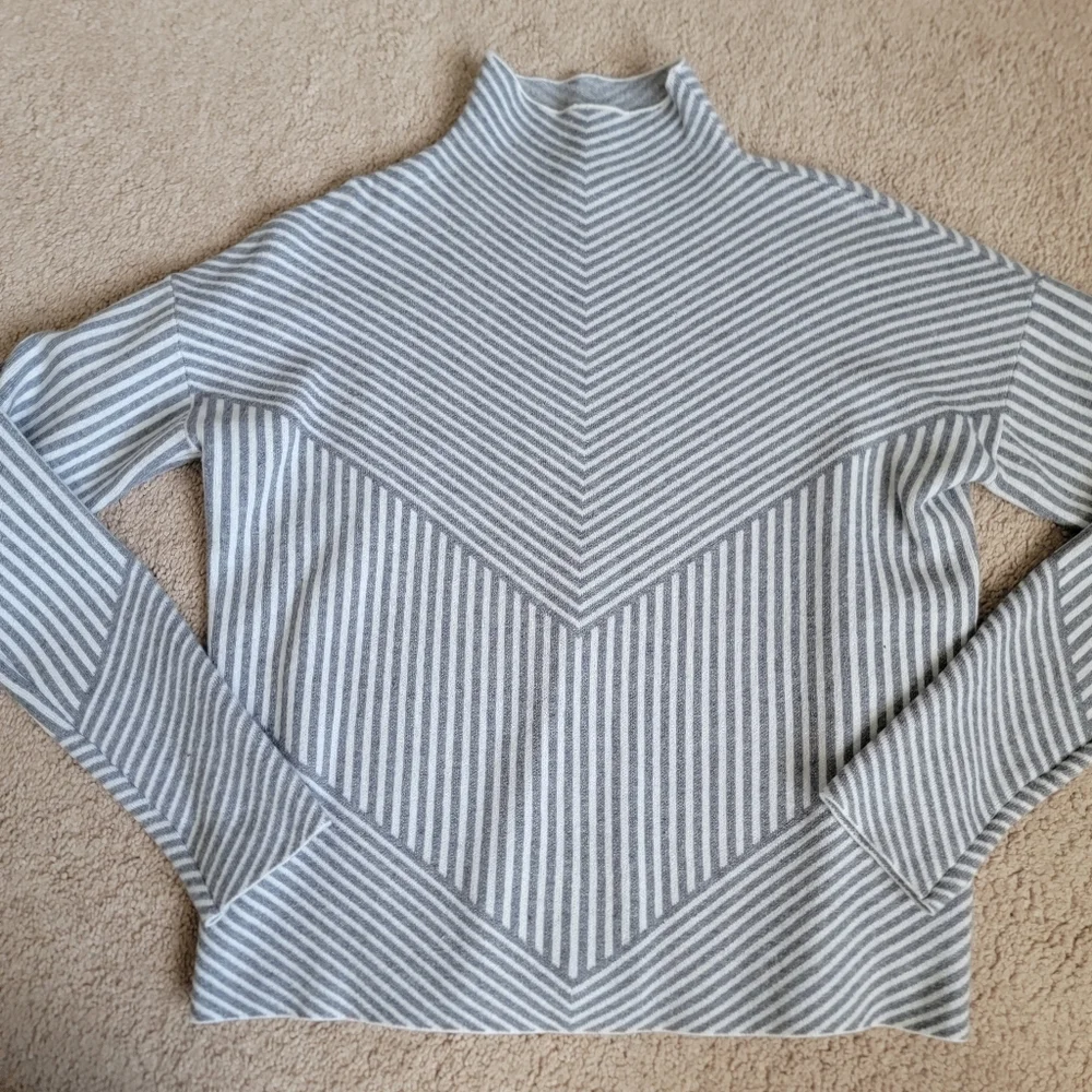 2/$20 Cynthia Rowley Striped Mick Neck Sweater S - Picture 6 of 13
